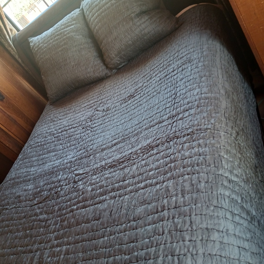 EILEEN FISHER SILK King Size Quilt w/ 2 Continental Size Shams in Truffle Gray